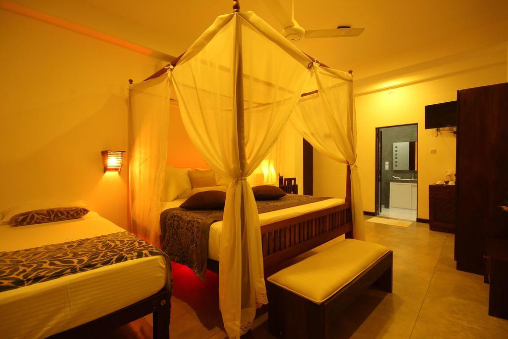 Rock Fort Beach Resort Unawatuna Ruang foto