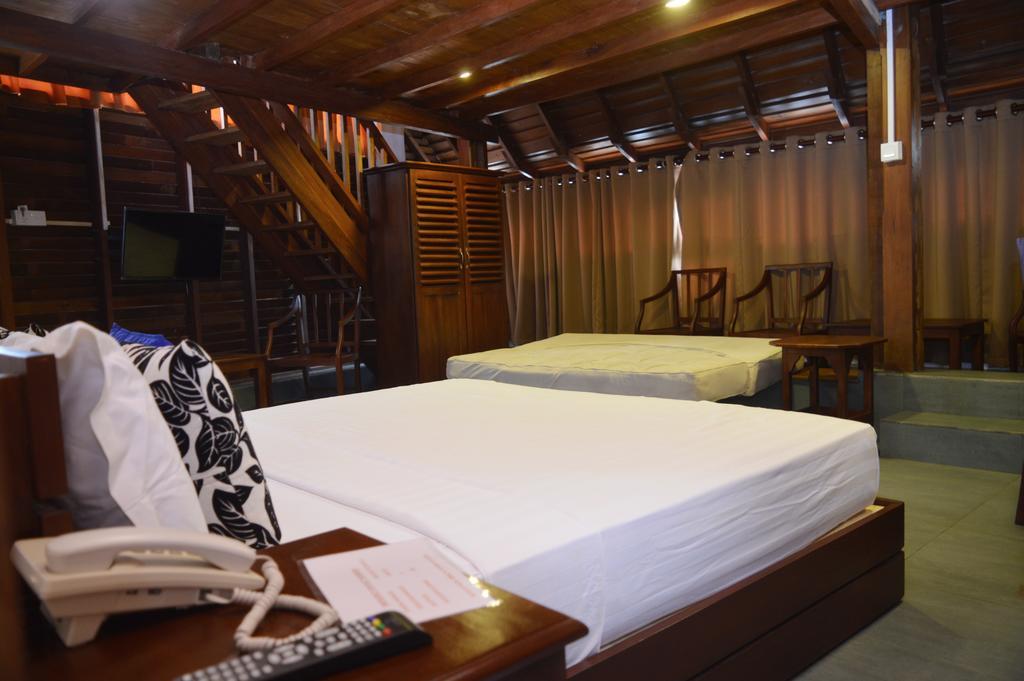 Rock Fort Beach Resort Unawatuna Bagian luar foto
