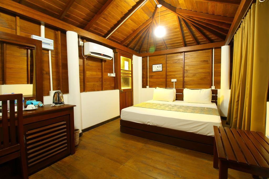 Rock Fort Beach Resort Unawatuna Bagian luar foto