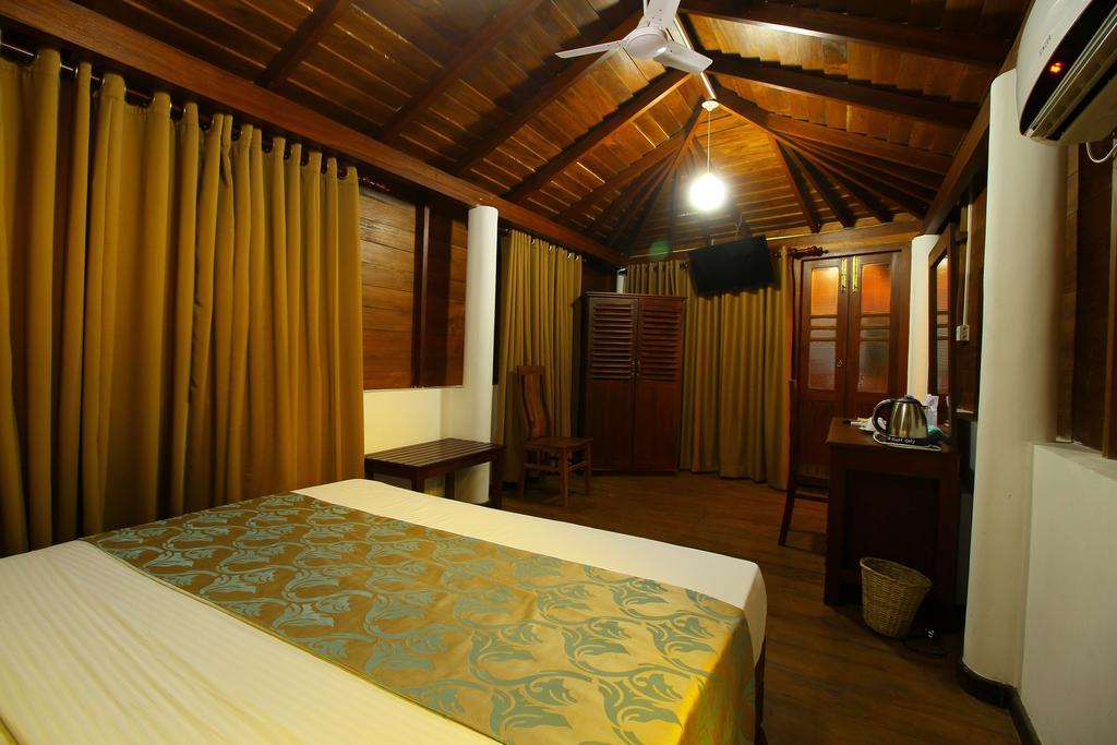 Rock Fort Beach Resort Unawatuna Bagian luar foto